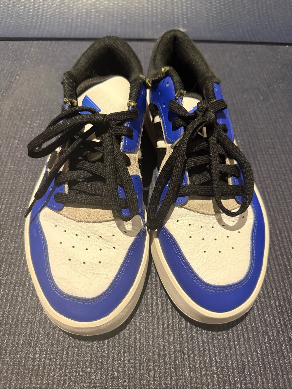 adidas Kids Low-Top Sneakers in White, Blue and Black